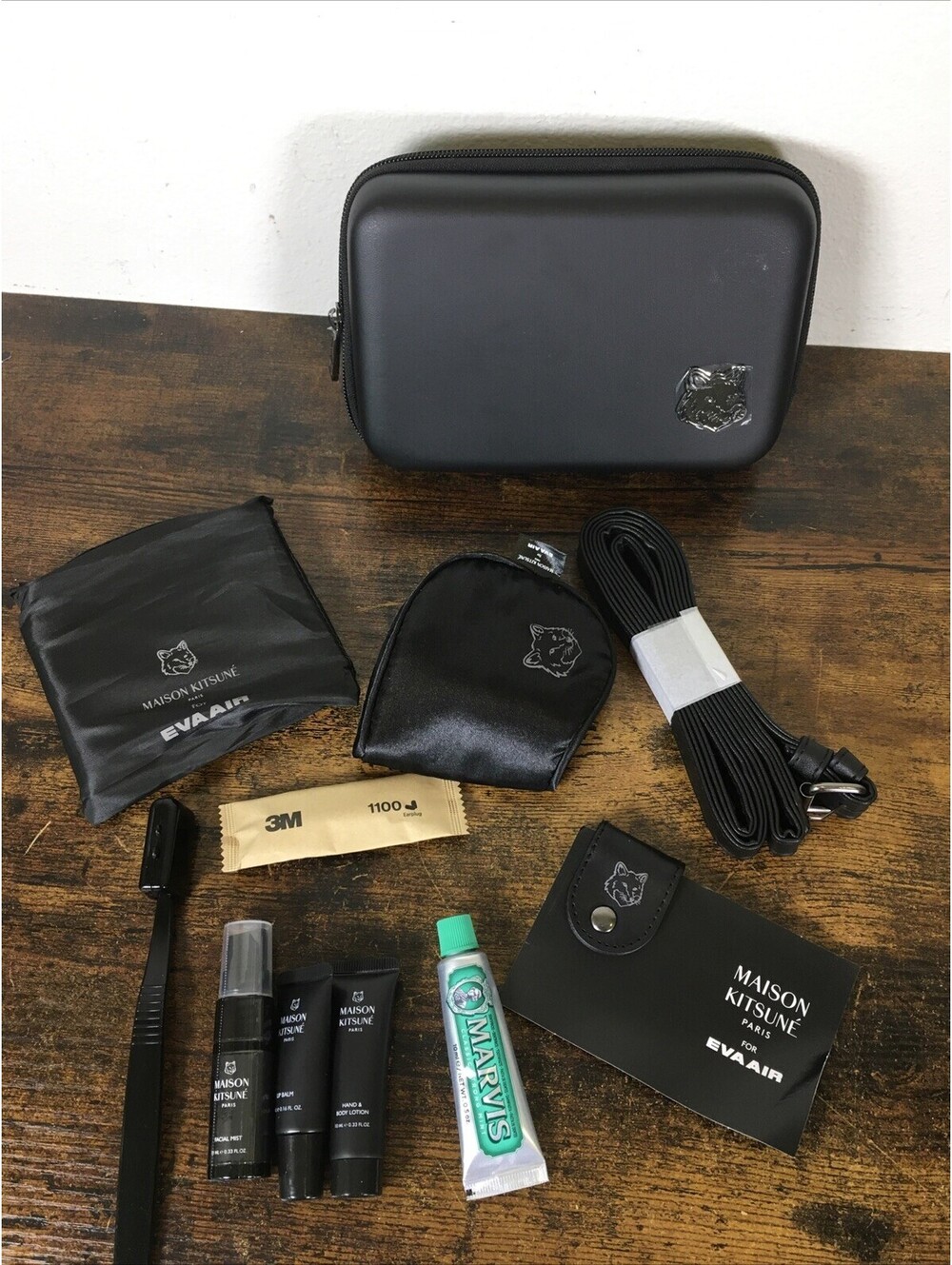 New Sealed 2026 EVA AIR MAISON KITSUNE Royal Laurel Class Amenity Kit Hard Case